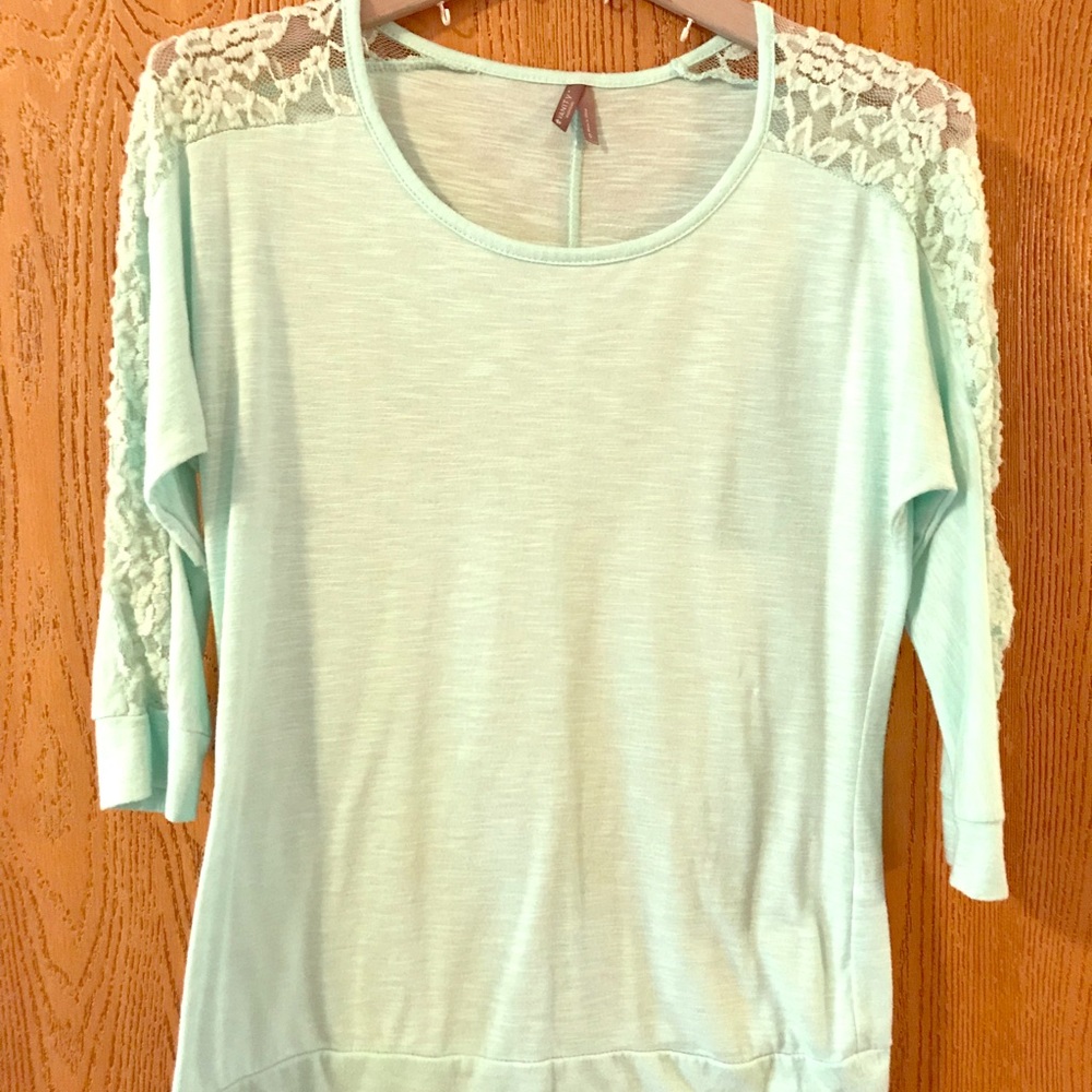 Three-quarter sleeve top